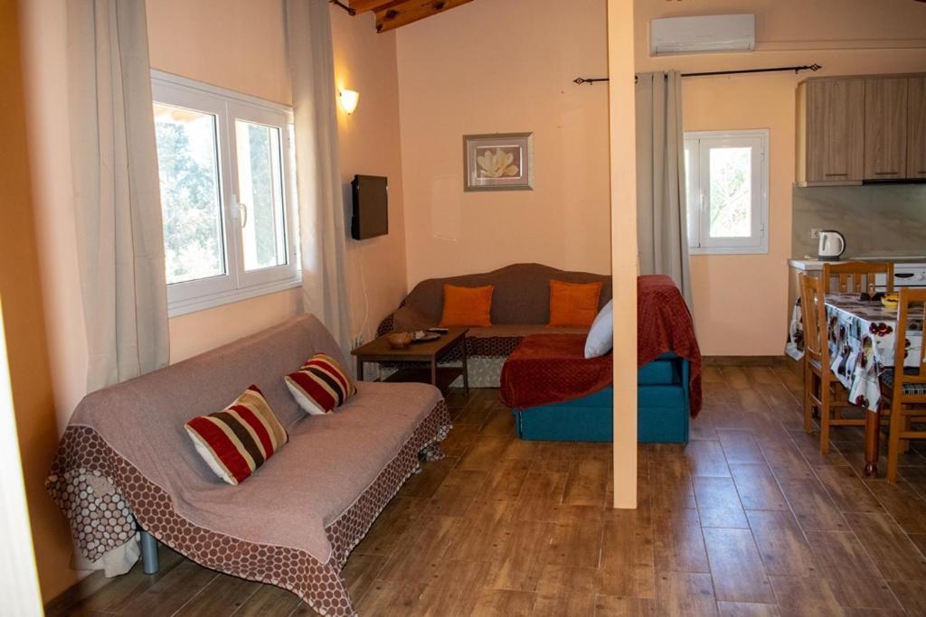 Takis & Eirini Family Apartments Перама Экстерьер фото
