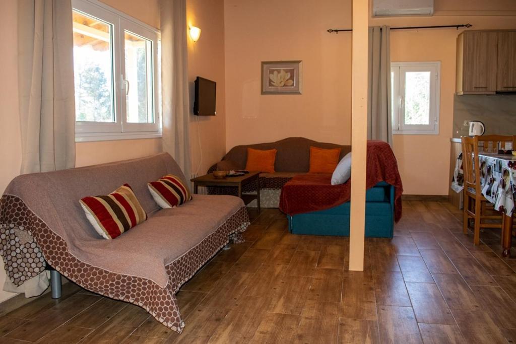 Takis & Eirini Family Apartments Перама Экстерьер фото